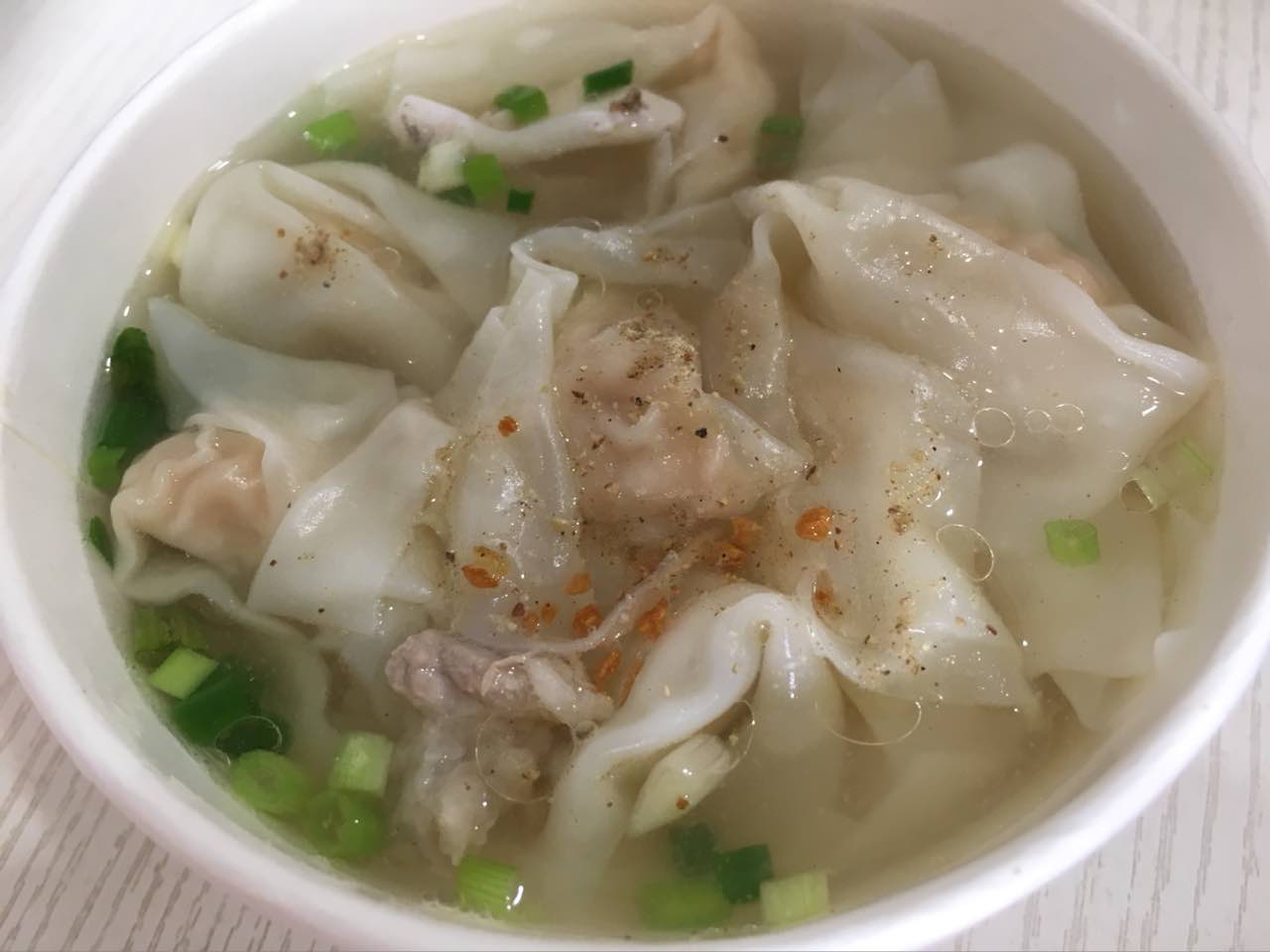 扁食汤就是我们所叫的馄饨 很好吃 招牌沙茶面是当地的特色 赞