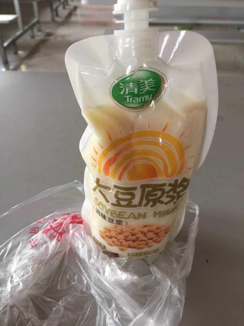 很便宜,又好吃,每次路过都会来一个包子,一袋豆浆!