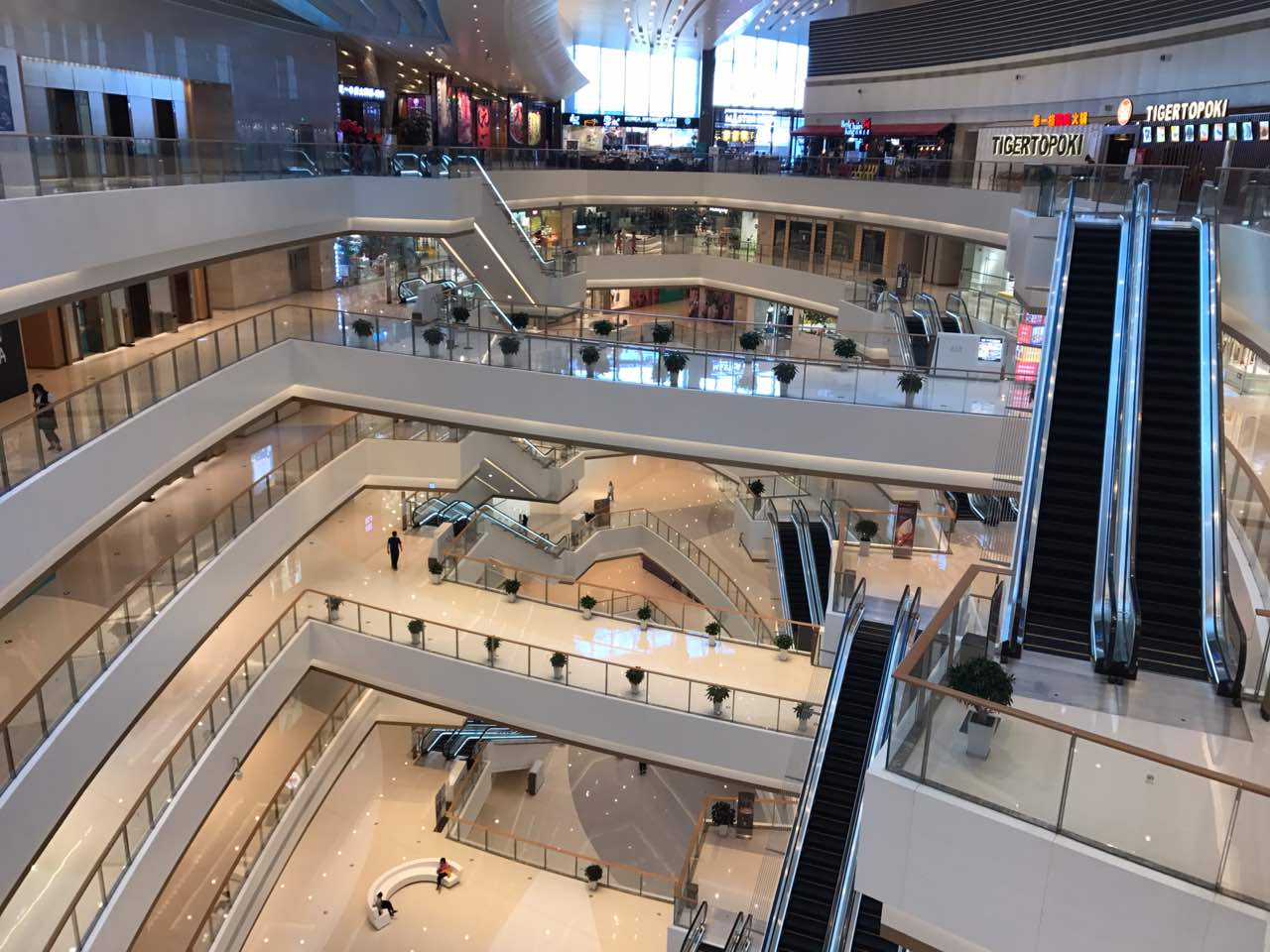 2023川和盛铁板烧料理(恒隆广场店)美食餐厅,鸡蛋糕很好,生鱼片里的虾