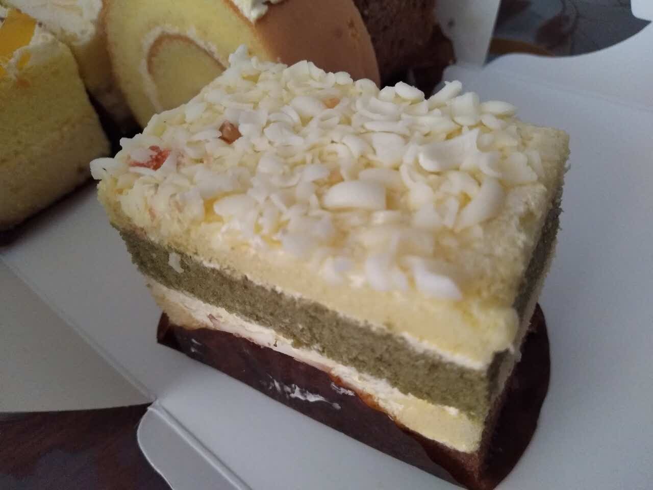 2022美心西饼(同济路店)美食餐厅,美心的小蛋糕4.5一块,买5送1.