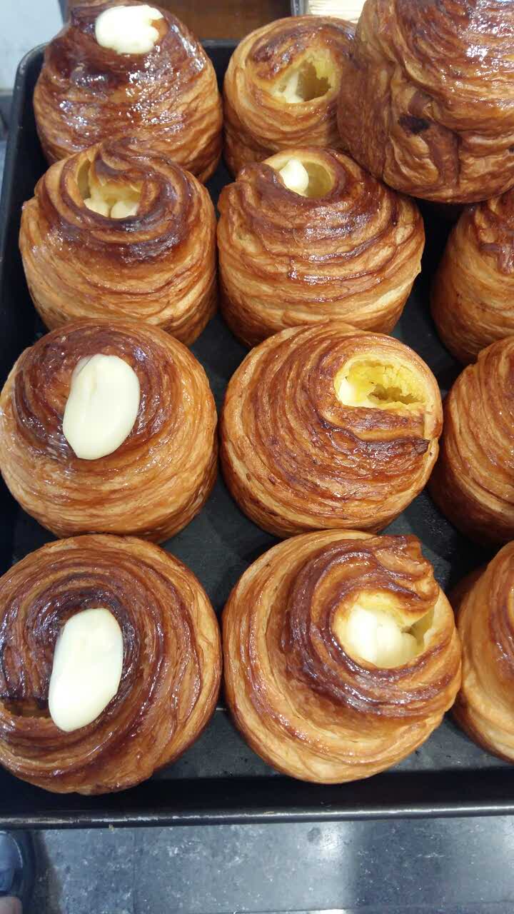 米旗东西很好吃,有活动还减了很多钱,送了个毛毛虫面包.