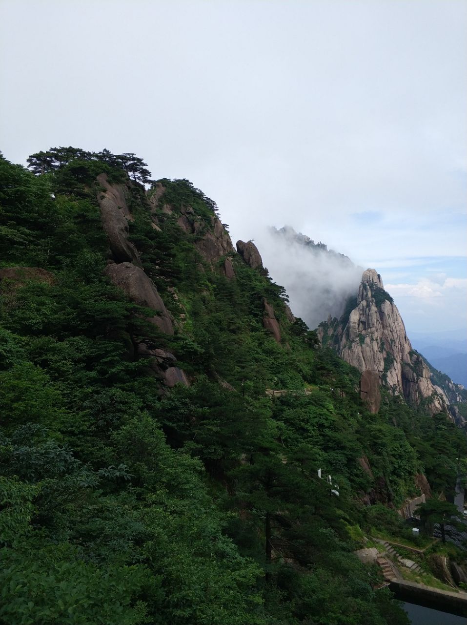 【攜程攻略】黃山風景區松鼠跳天都景點,去過黃山的人都想去天都峰爬