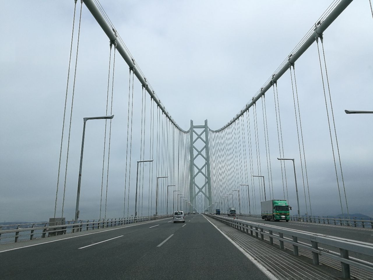 【携程攻略】神户明石海峡大桥景点,坐船路过...在桥下穿过才能真正感觉到无桥墩支撑部分的长度，很震撼…