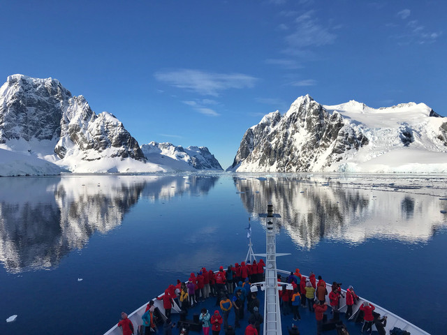 南极冰原上的新春坚守