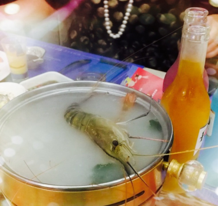 【携程美食林】株洲鲸鱼岛国际海鲜荟餐馆,环境一般,过道比较狭窄.