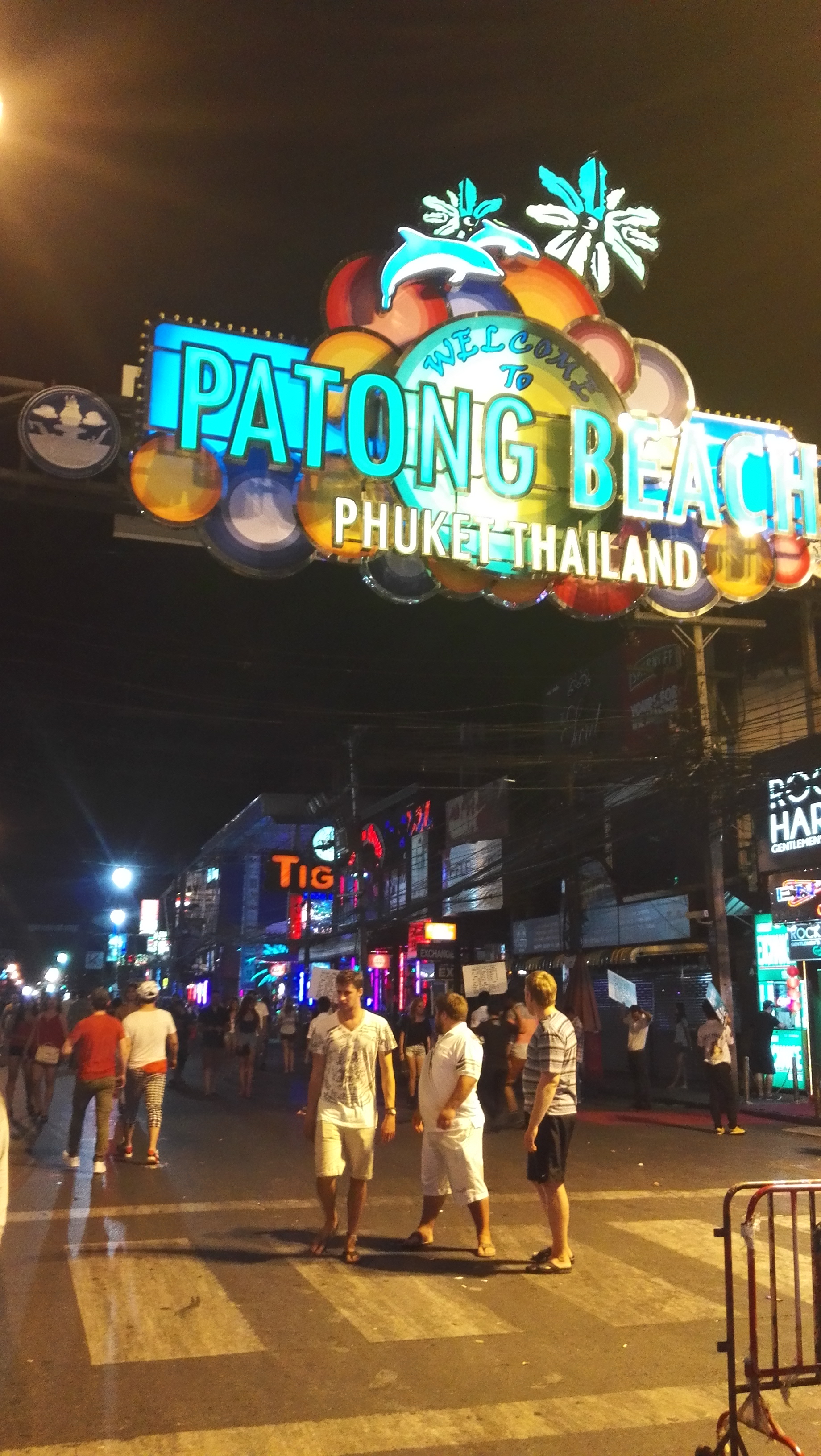 杂而不乱的芭东之夜（普吉岛，Patong，Phuket） - 佳能 EOS 40D 样张 - PConline数码相机样张库