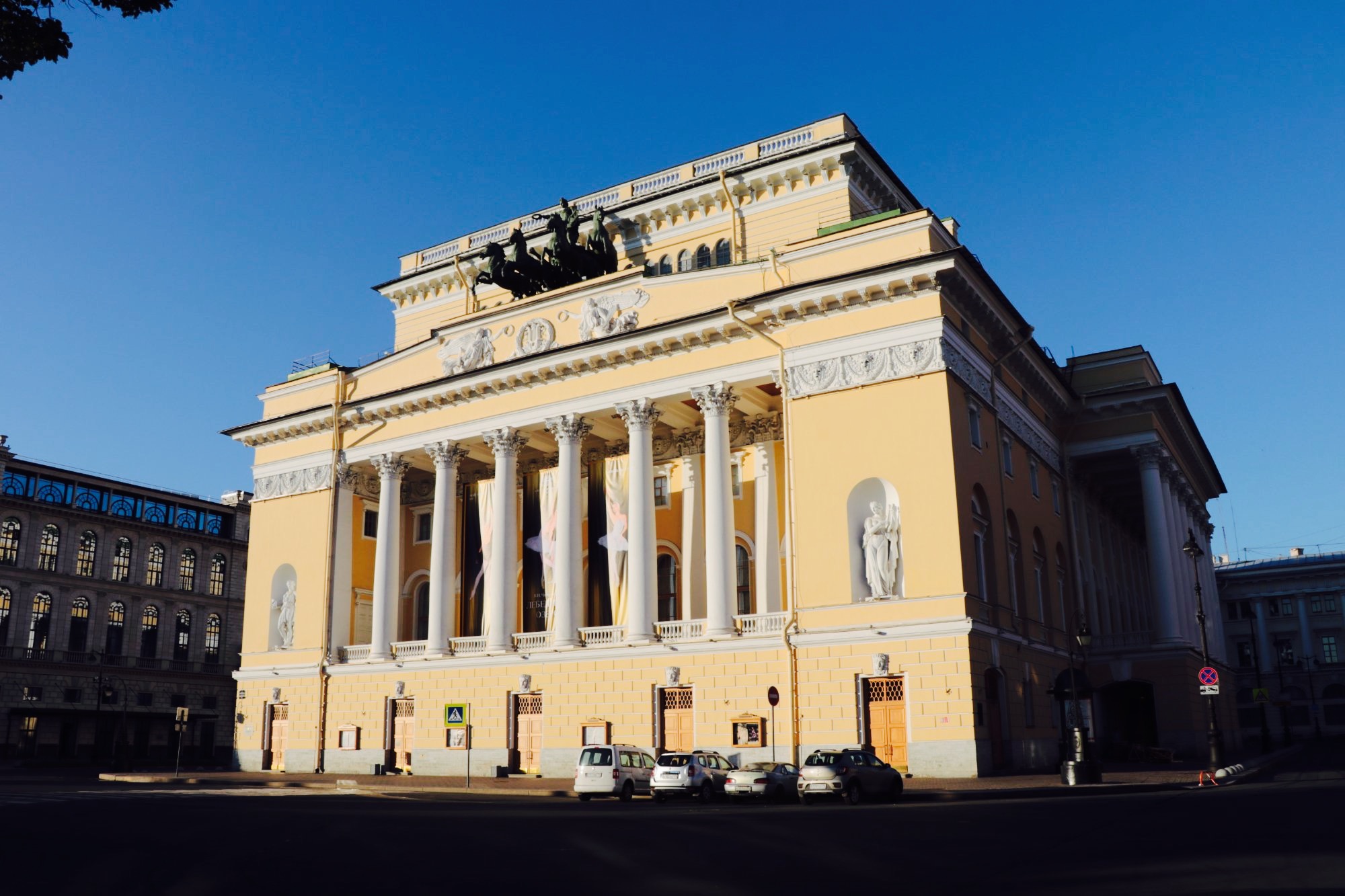 petersburg state museum of theatrical and musical art 直线距离