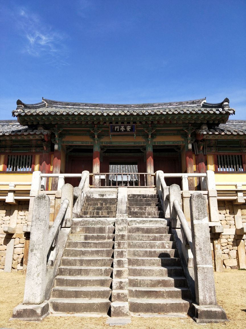 去庆州必去的寺庙,在公元700多年兴建的,是韩国这边最重要的佛教寺