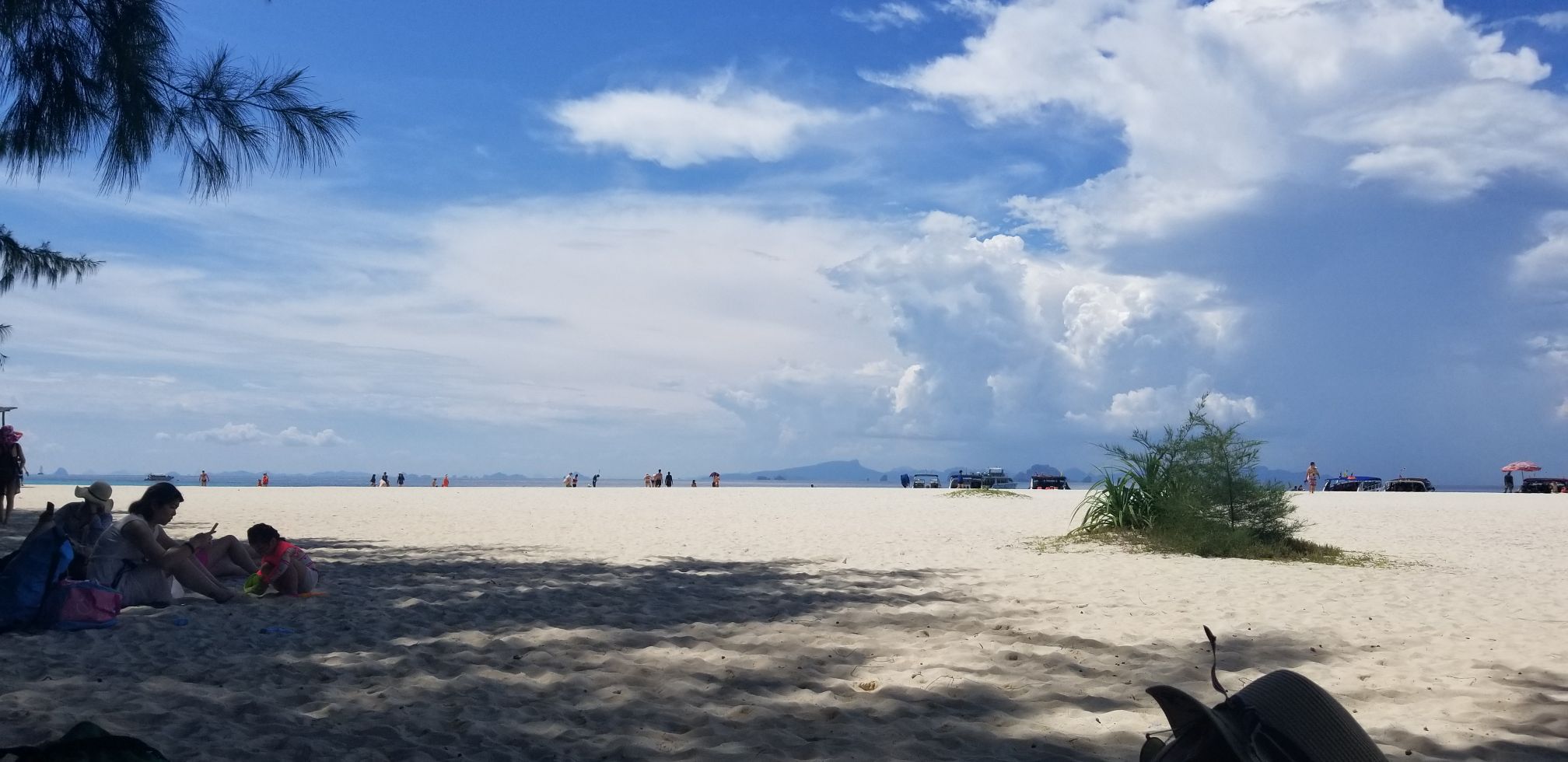 竹子岛上有很多竹林,细腻的沙滩,清澈的海水