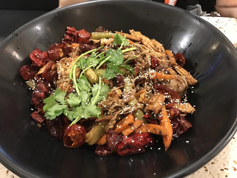 好辣,很少分量,另外自己配了麻辣香锅,肥牛一份,红薯,腐竹,鸡肉,炯父
