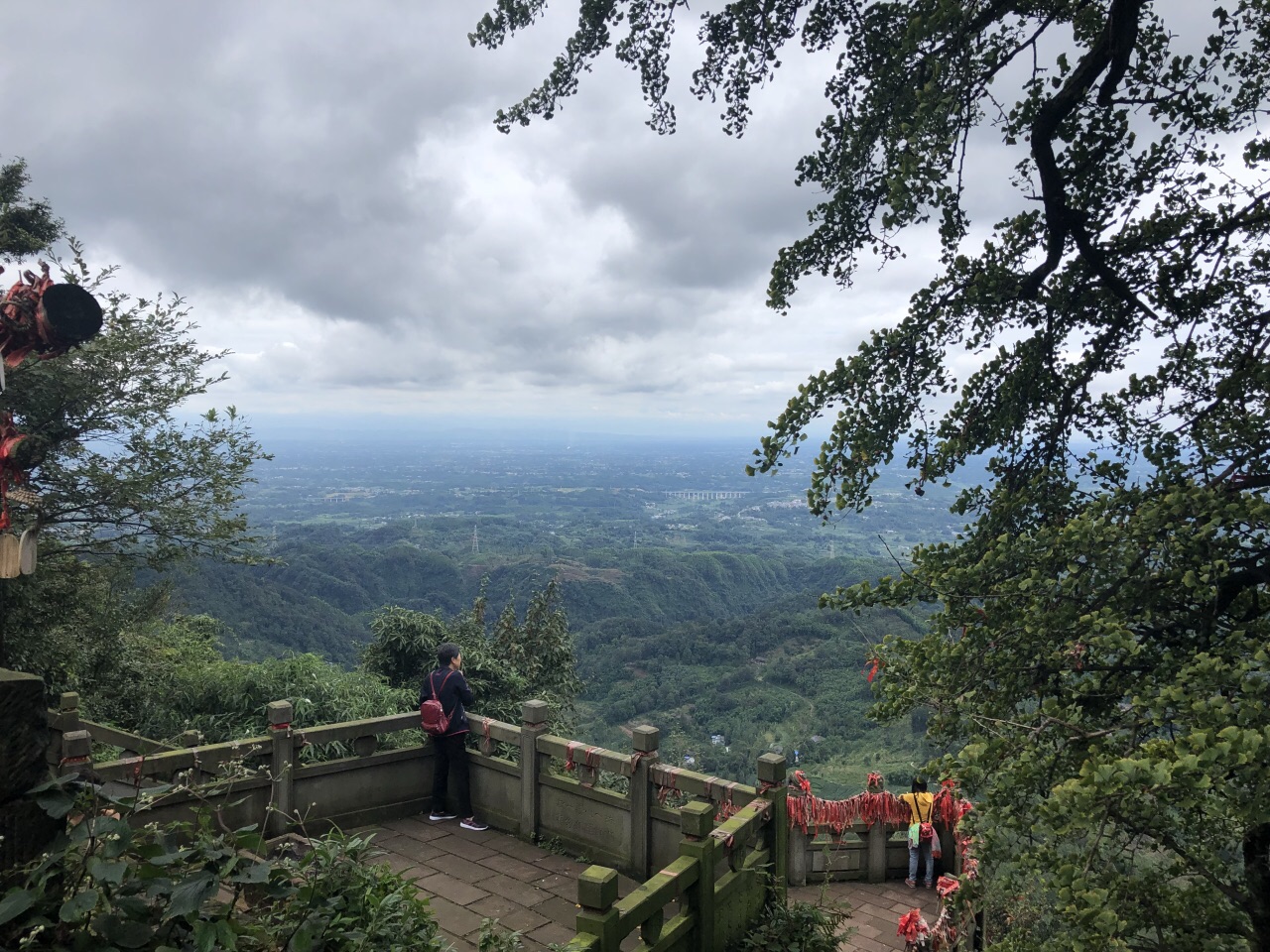 【攜程攻略】眉山老峨山景點,去景區有段路真的有點爛,景區人比較少