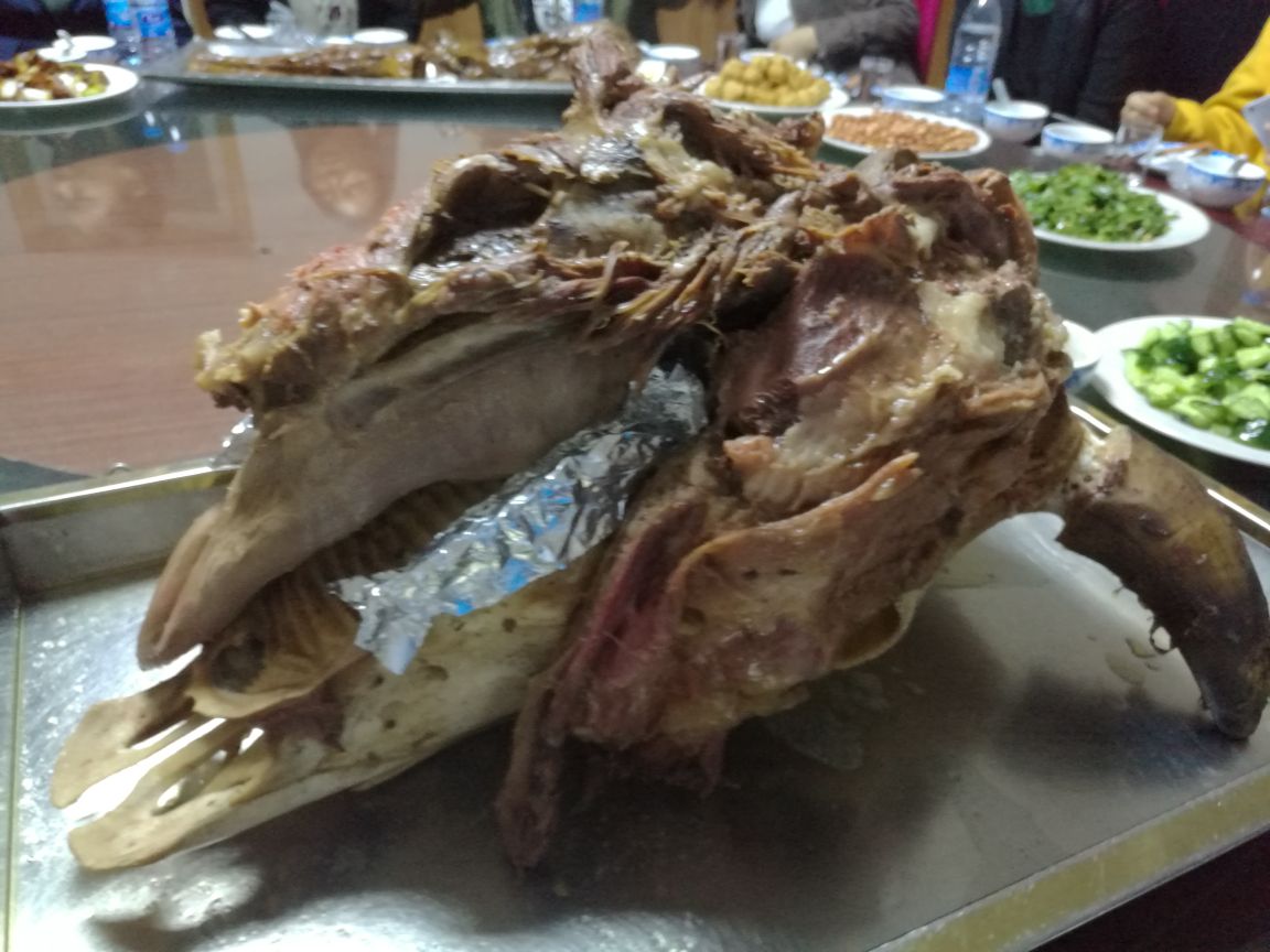湖南湘西特有的牛头宴 土家族待客的最高礼节 不是有钱就能吃得到！_永顺