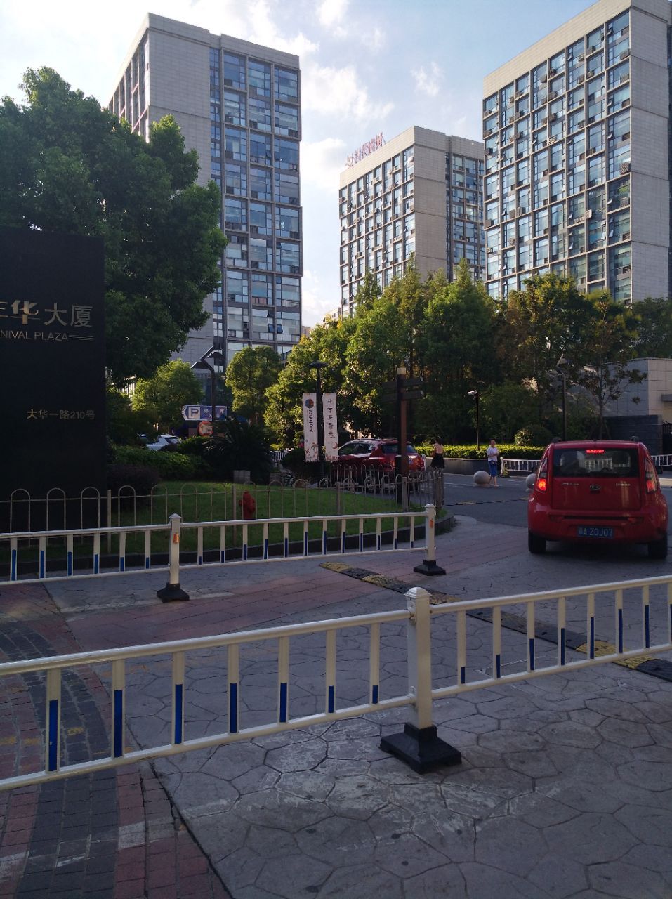 【携程攻略】上海大华虎城嘉年华广场购物,现在的宝山区大华地区真的