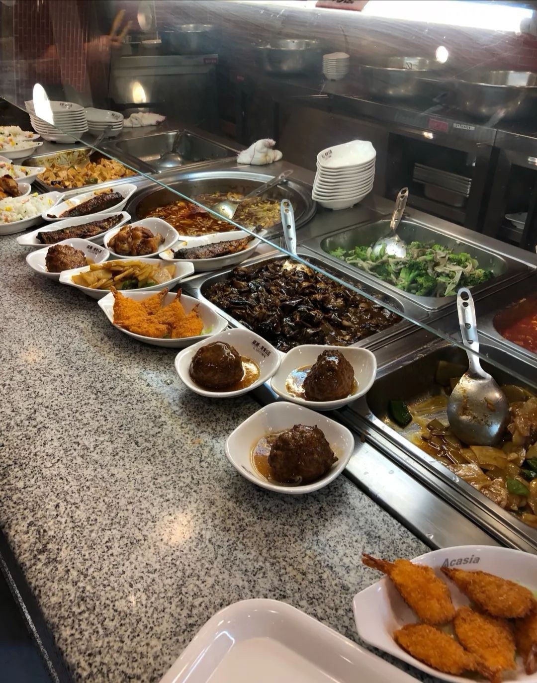 2023亚惠美食公园(阳光新业广场店)美食餐厅,金黄色的超级有食欲,两个