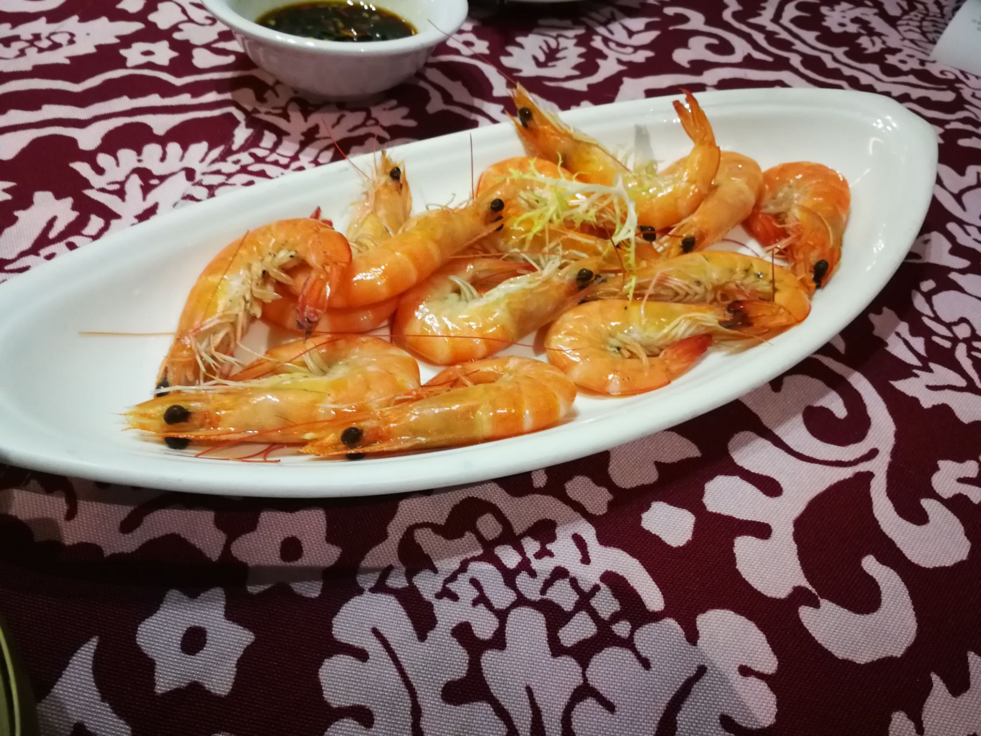 菜品是典型的闽南菜,海鲜特别新鲜,白灼虾点了两份