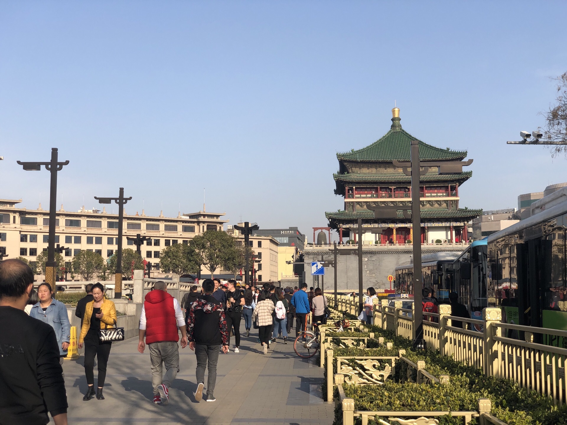 【携程攻略】南京鼓楼景点,南京鼓楼公园，位于南京市中心鼓楼广场边一个小山坡上，海拔虽然不是…