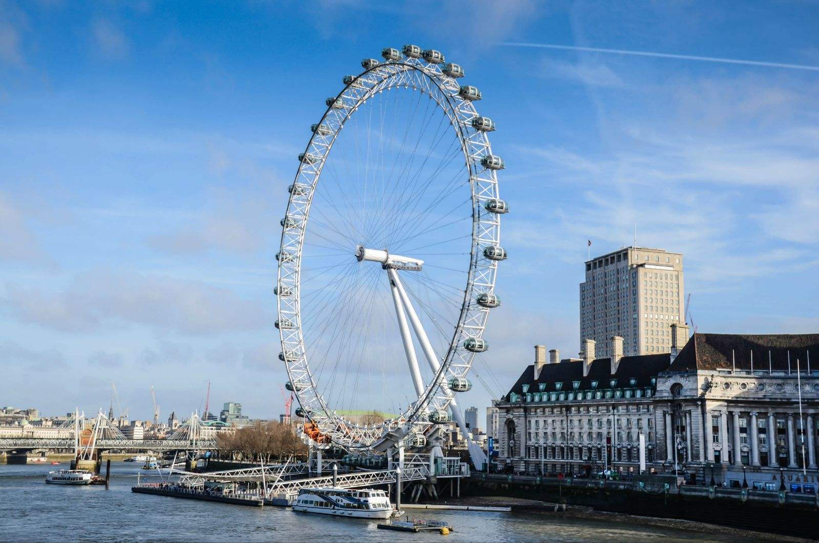 伦敦眼,又称千禧之轮，坐落在伦敦泰晤士河畔，是世界第四大摩天轮|伦敦眼|伦敦|泰晤士_新浪新闻