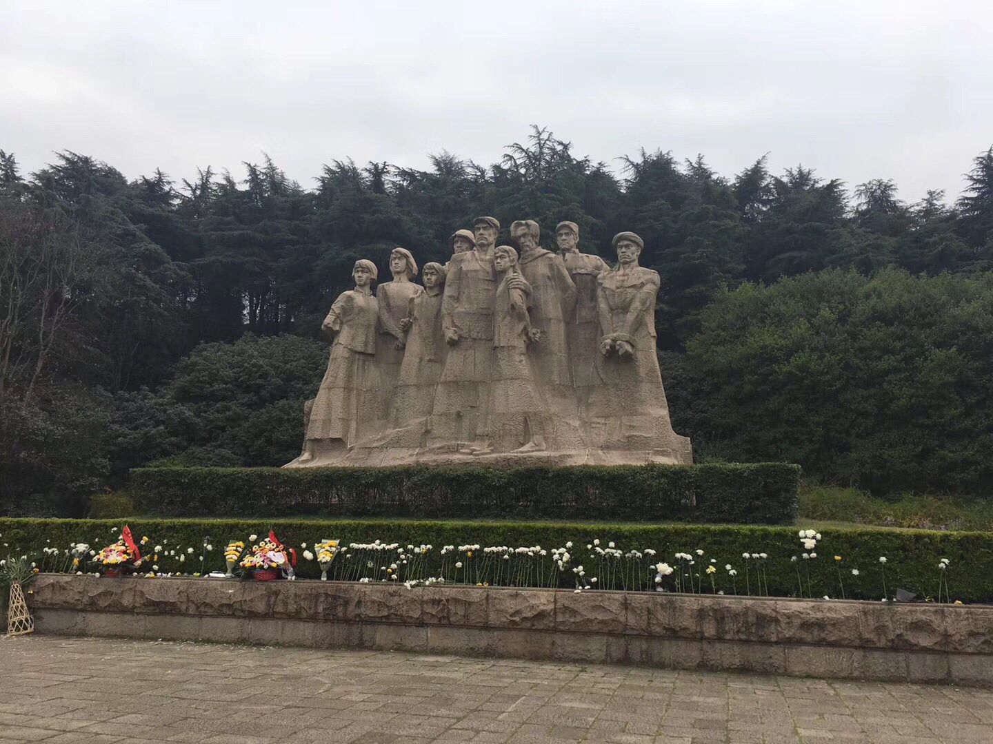 全国最大的红军烈士陵园，长眠着25048名烈士，红军后人为之守墓_王坪村