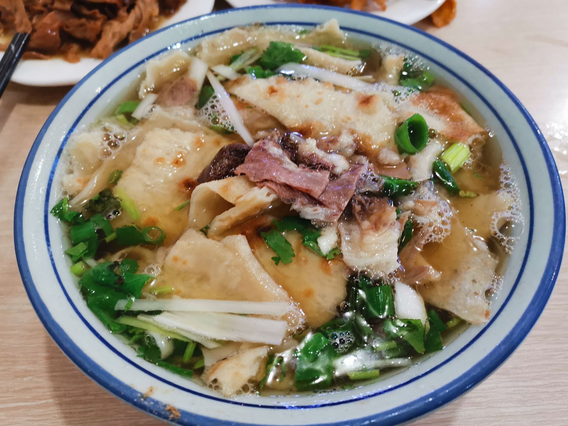 赵氏牛肉罩火烧 4.0 分 3条点评 28/人 快餐简餐 直线距离 100m