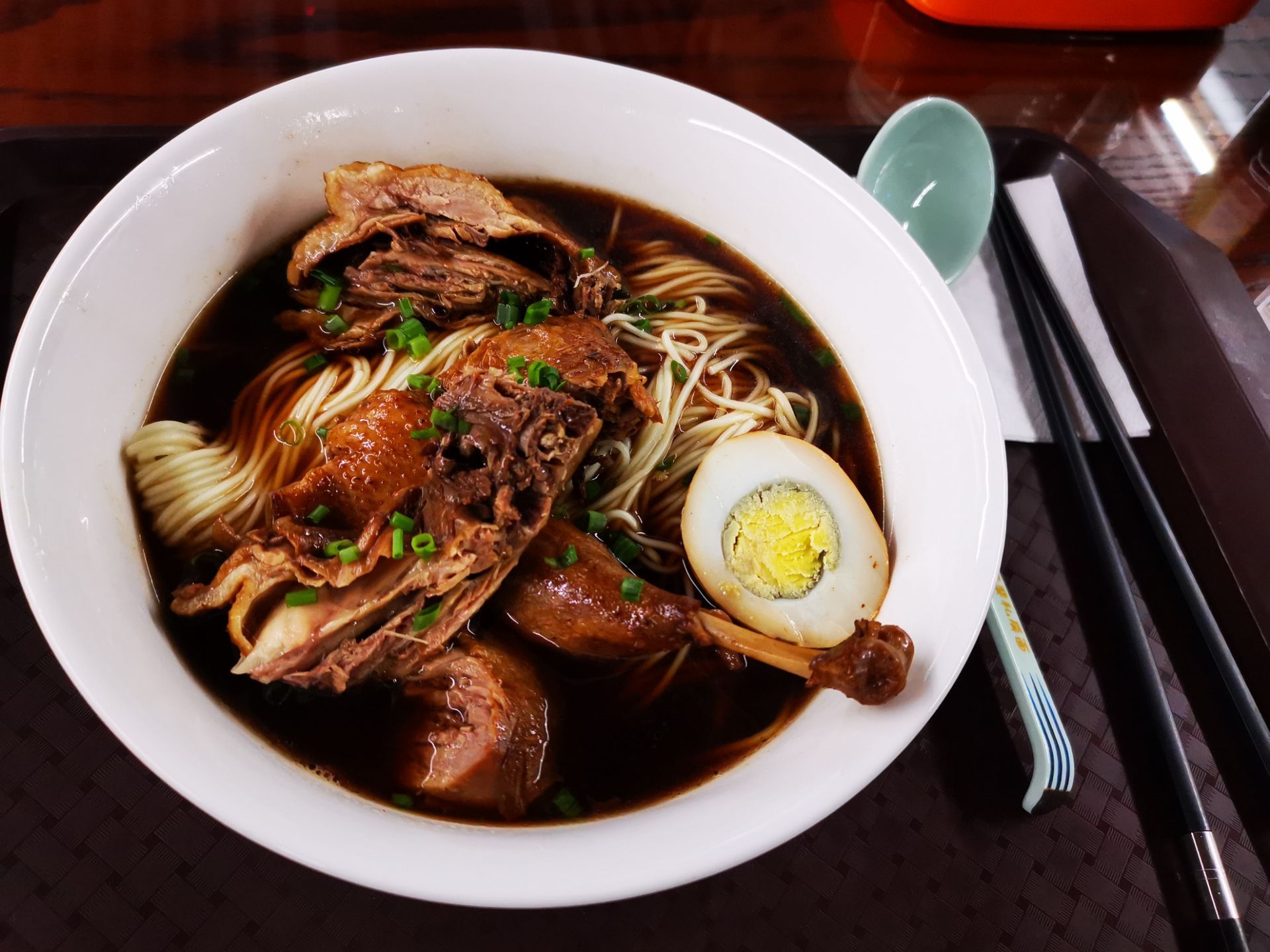 奥鸭面,中国十大面条之一,是江苏省昆山市的传统面食小吃之一,属于苏