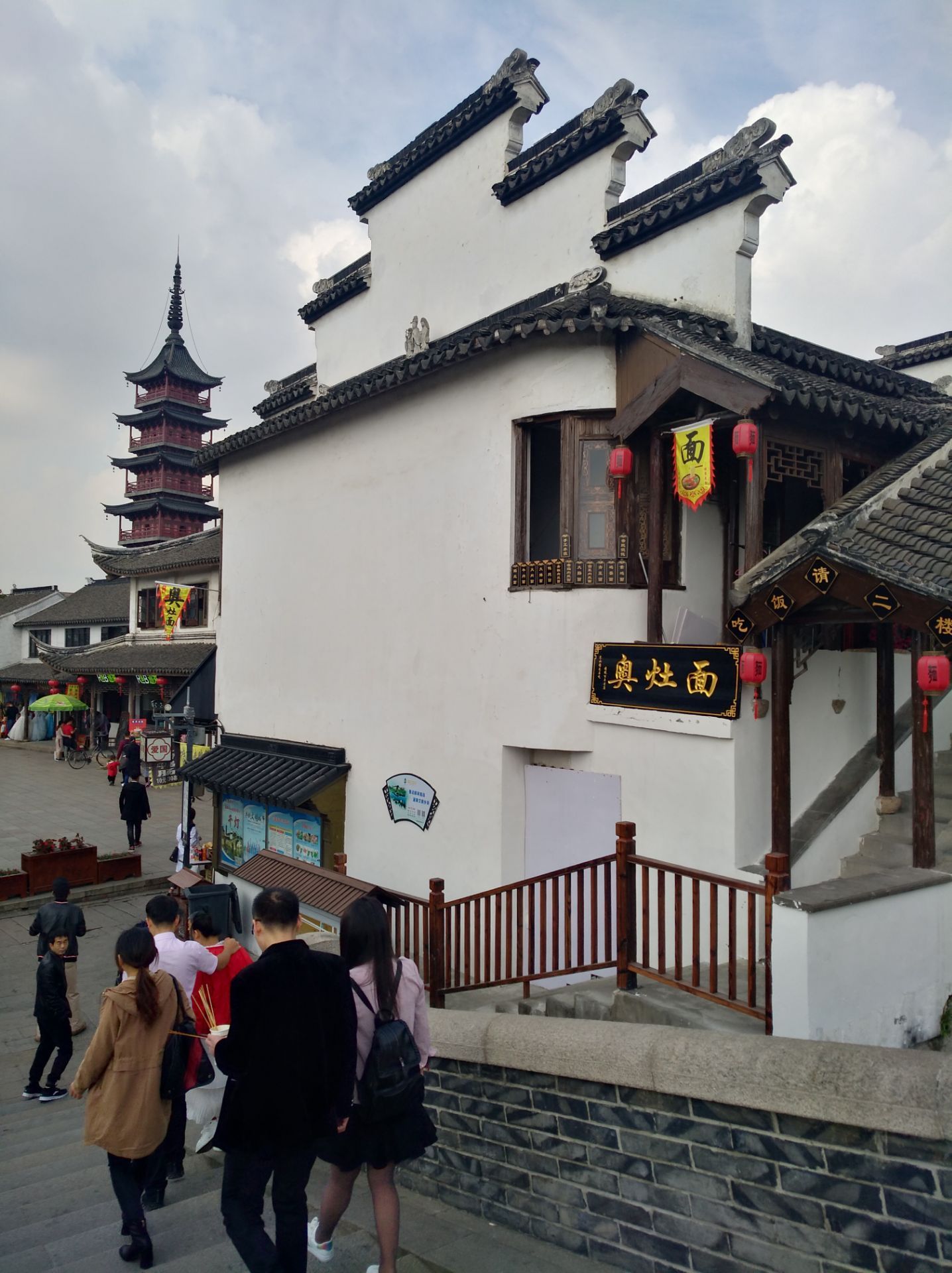 來千燈古鎮旅遊,買了大門票可以去幾個收費景點,如果不想看也可以在鎮