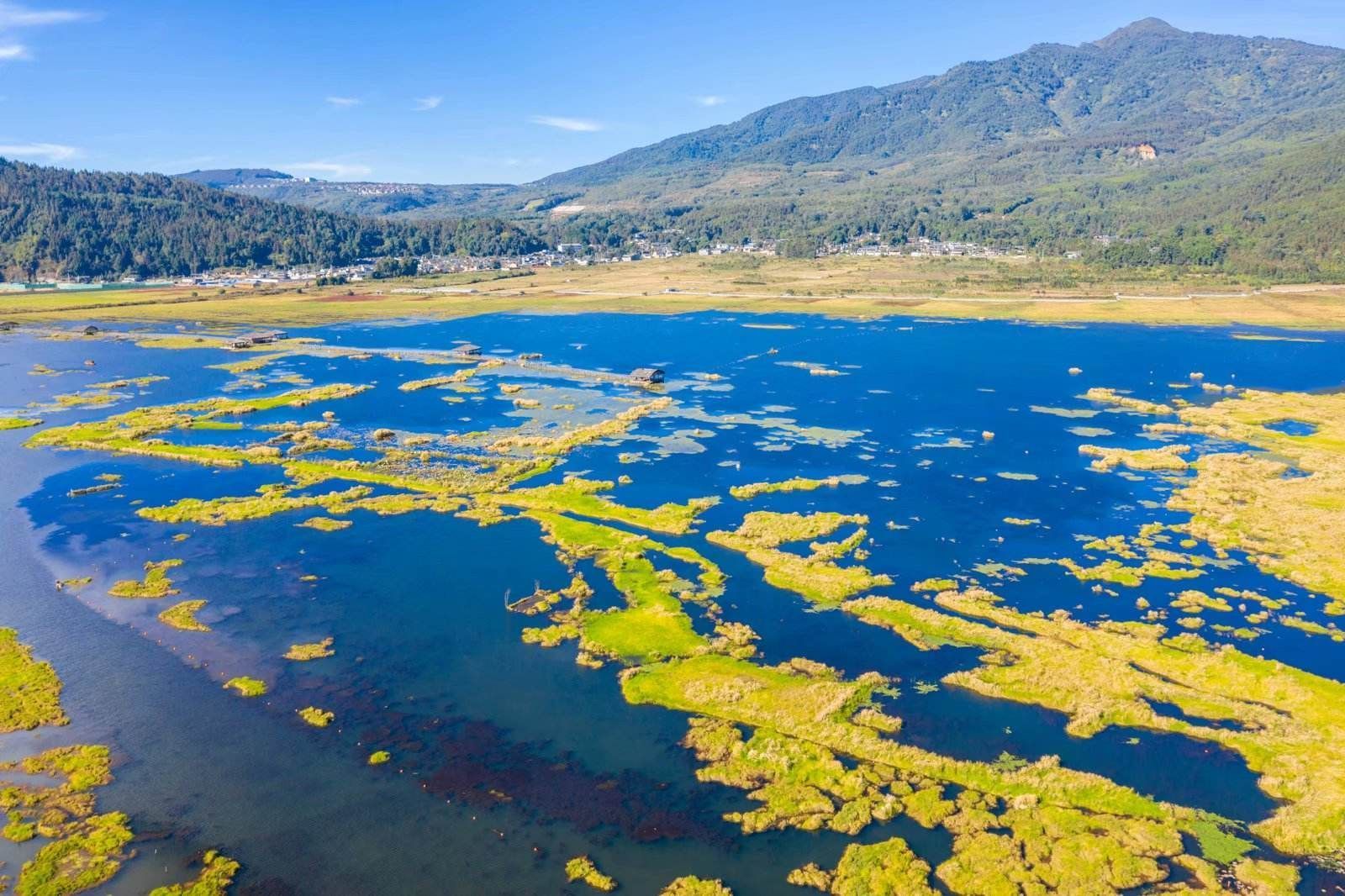 騰衝北海溼地景點,我們去的時候天氣很好,晴空萬里,買了三個門票 草