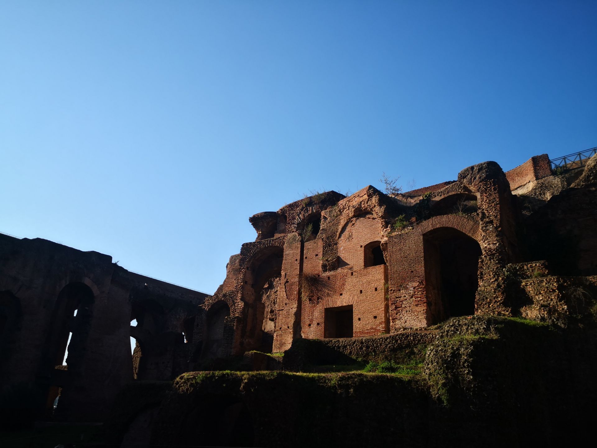阿文提诺山 直线距离 100m