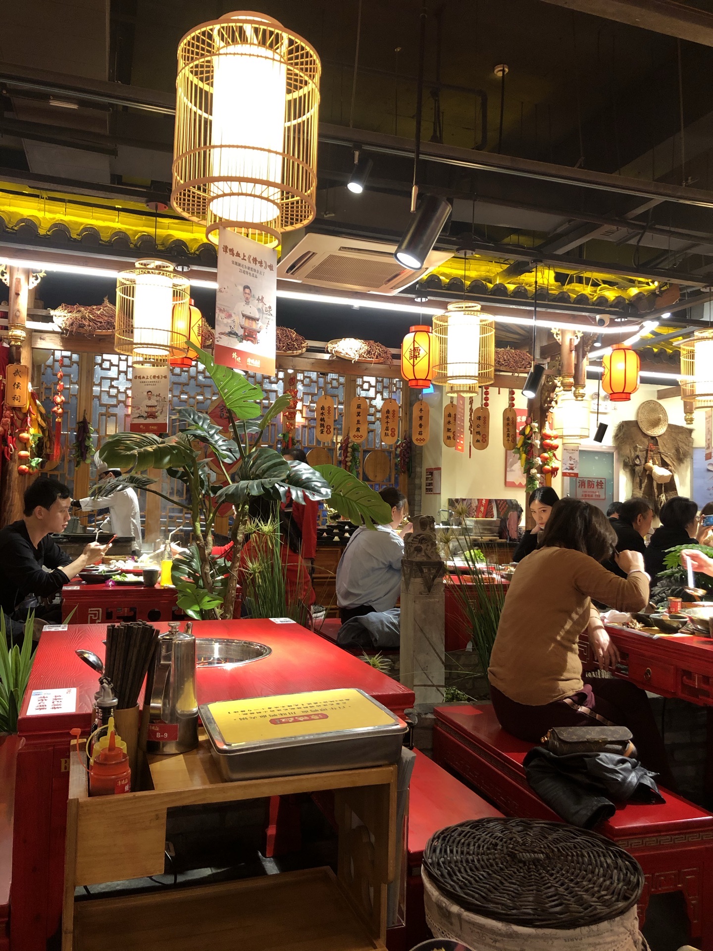 谭鸭血老火锅(长寿路店)