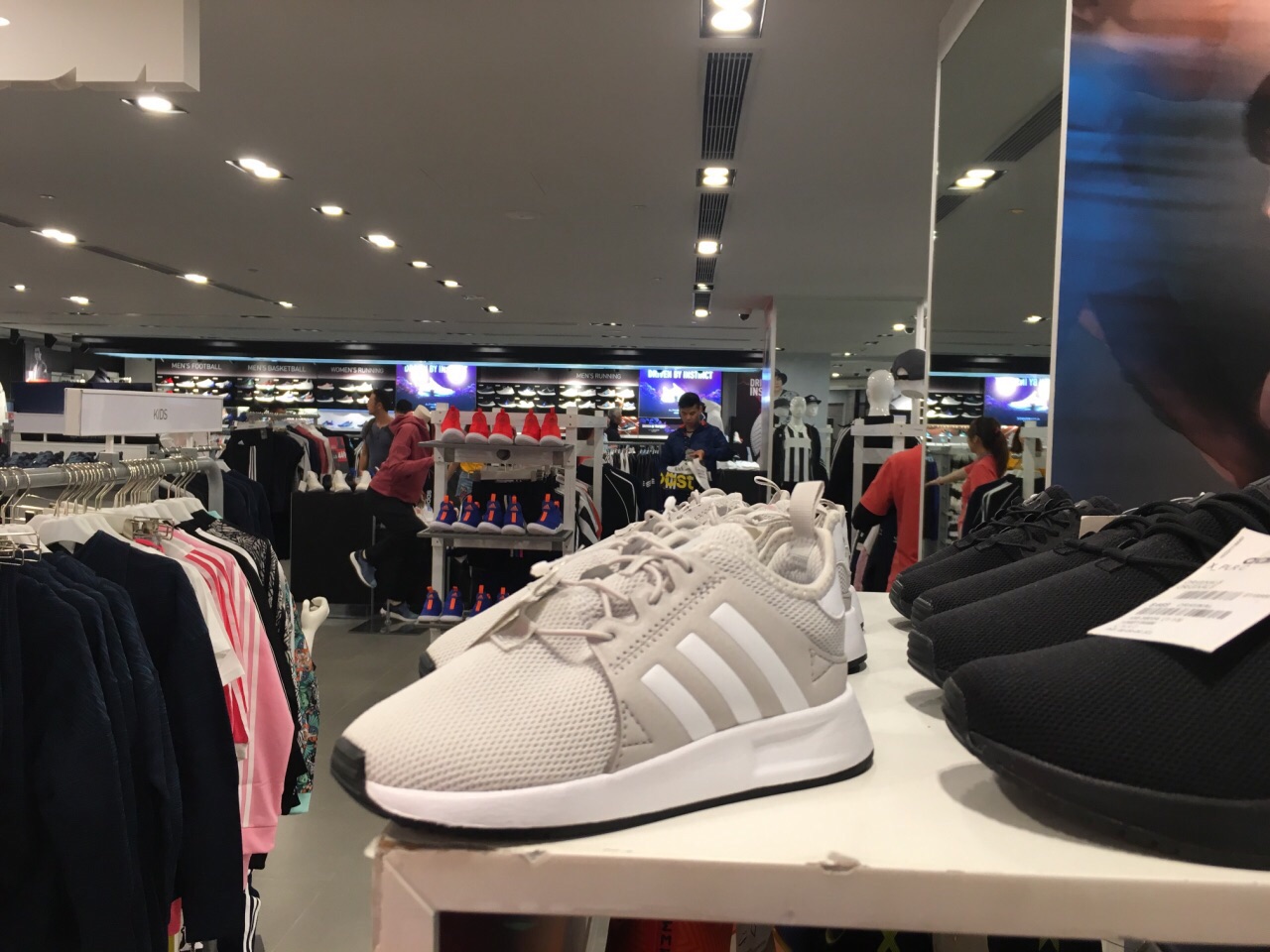 香港adidas Sport Performance 港威商场店 购物攻略 Adidas Sport Performance 港威商场店 物中心 地址 电话 营业时间 携程攻略