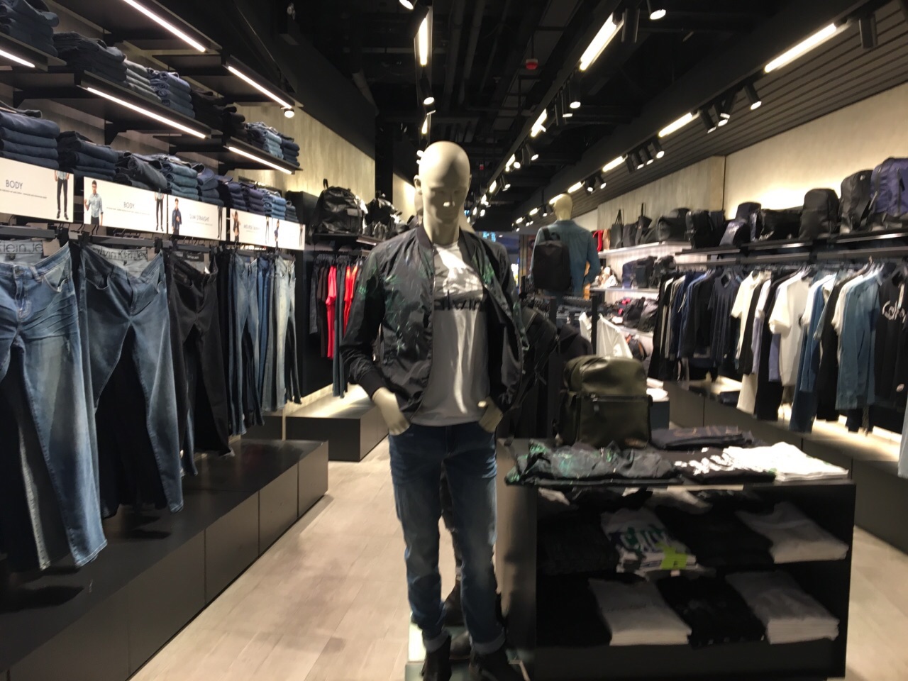 (朗豪坊店)购物,calvin klein jeans就是ck旗下以牛仔服饰为主的副牌