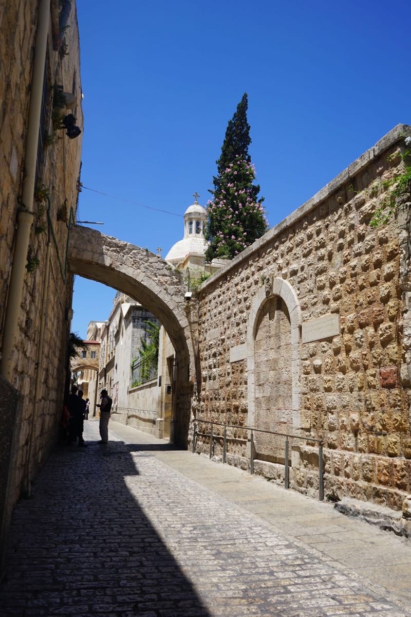 【携程攻略】耶路撒冷苦路景点,从狮门进入前需要爬一个不短的坡儿,那