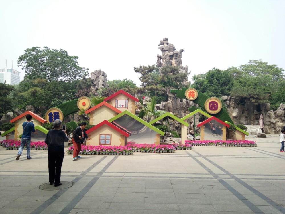 郑州人民公园多大图片