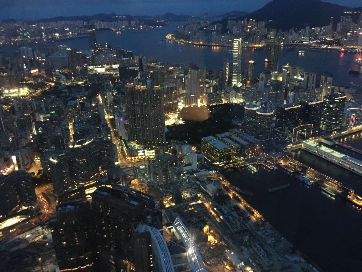 2023天际100香港观景台游玩攻略,夜晚的中环从ICC上看过去非常...【去哪儿攻略】