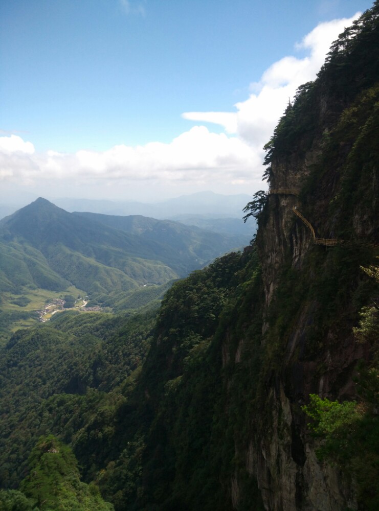 明月山