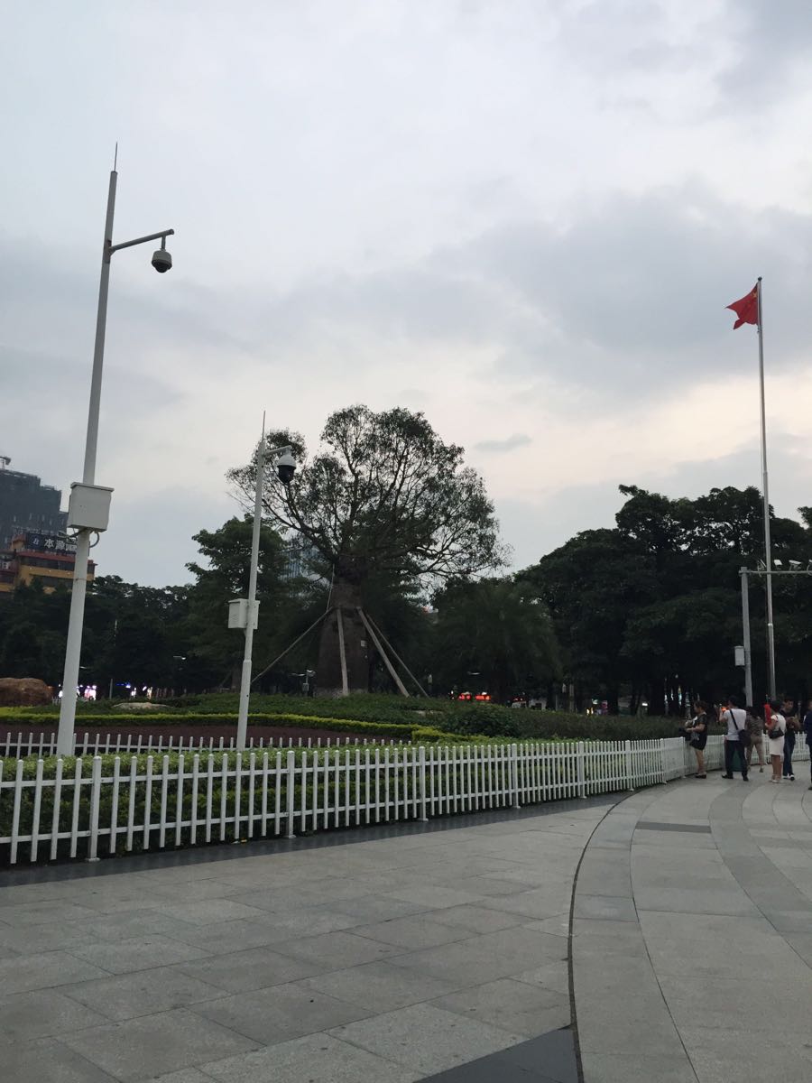 【携程攻略】北海北部湾广场景点,有点像上海的五角场,非常热闹的地方