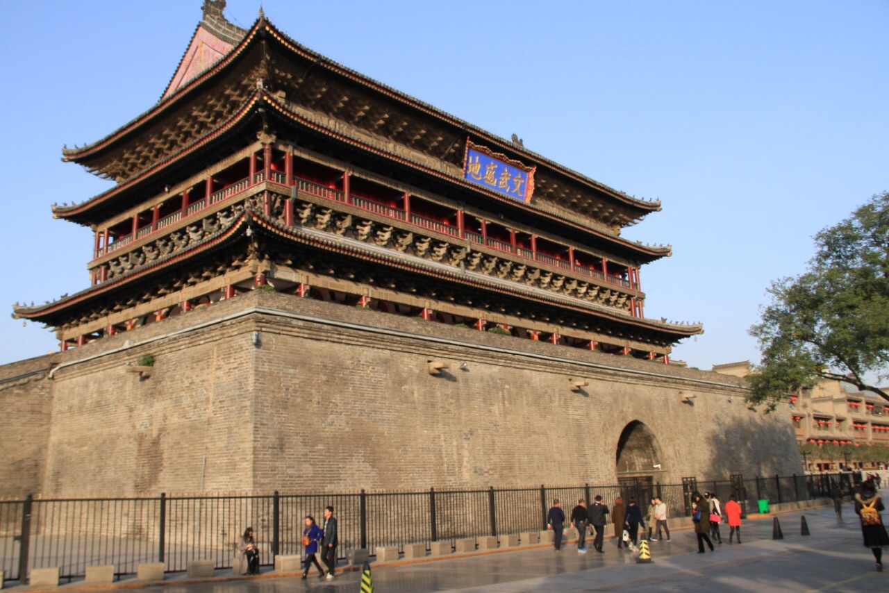 【携程攻略】西安钟鼓楼广场景点,看看古老的钟楼,鼓楼,在广场上休息