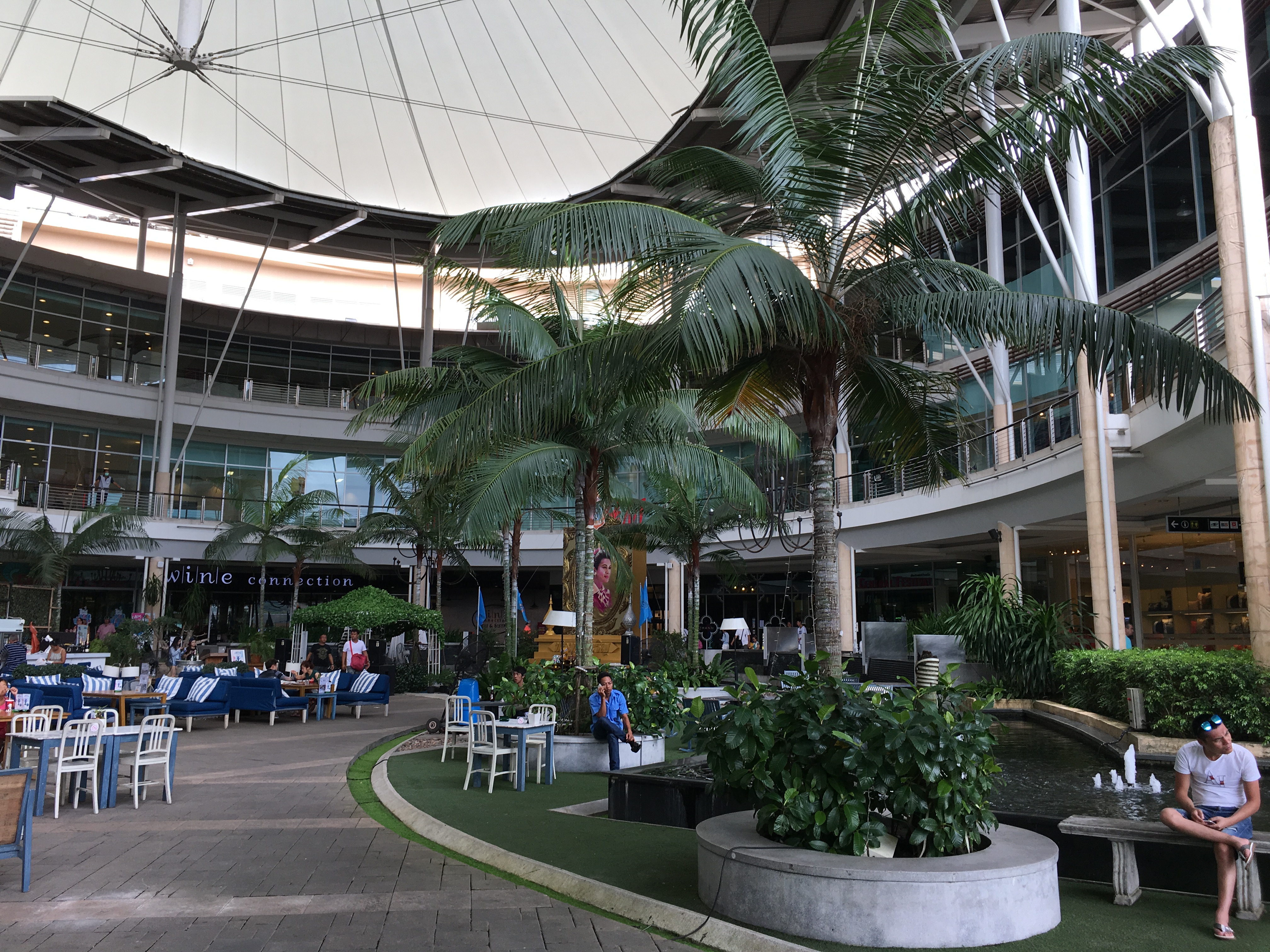 【携程攻略】巴厘岛DFS免税店（巴厘岛机场店）购物,印度尼西亚的机场是一个很有当地风味的建筑，我们所看到的机场是一个…