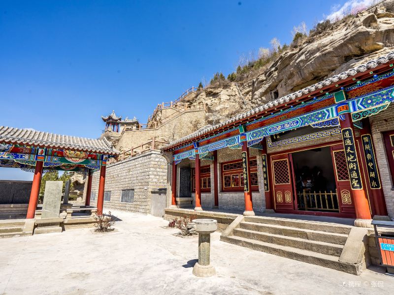 " 3 /5分 2条点评 陕西省延安市宝塔区圣地路 60 乘坐k1路到清凉山