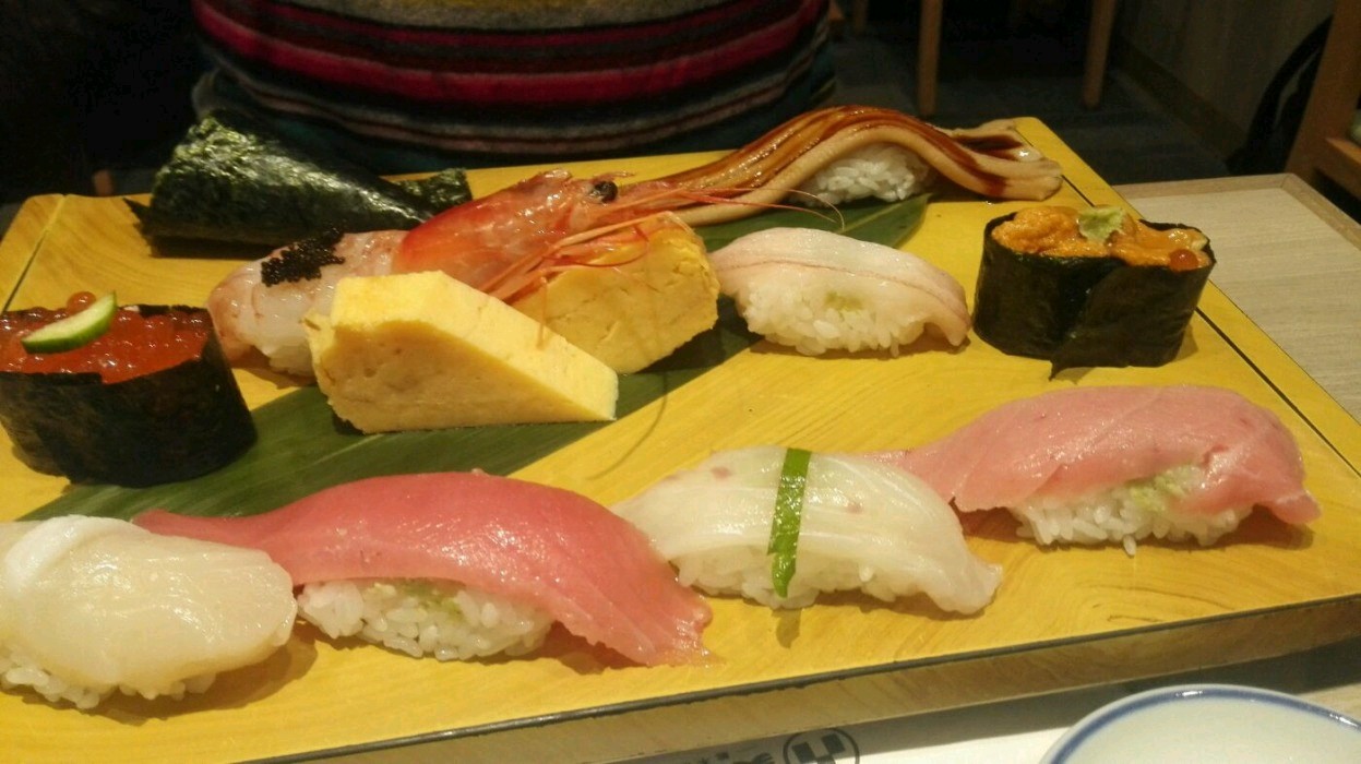 全日本排名前三的连锁寿司店食材新鲜是首位而且这家是总店不过银座太
