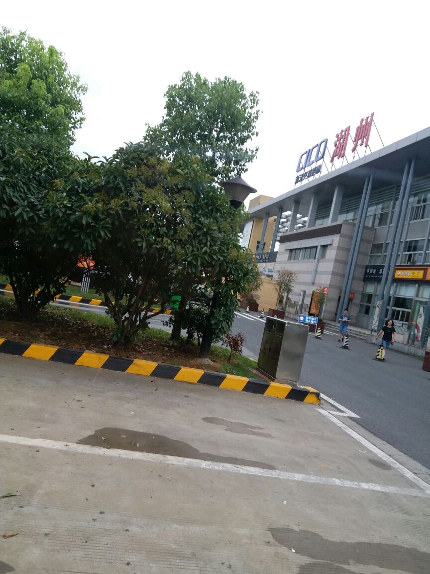 (湖州服务区)商场