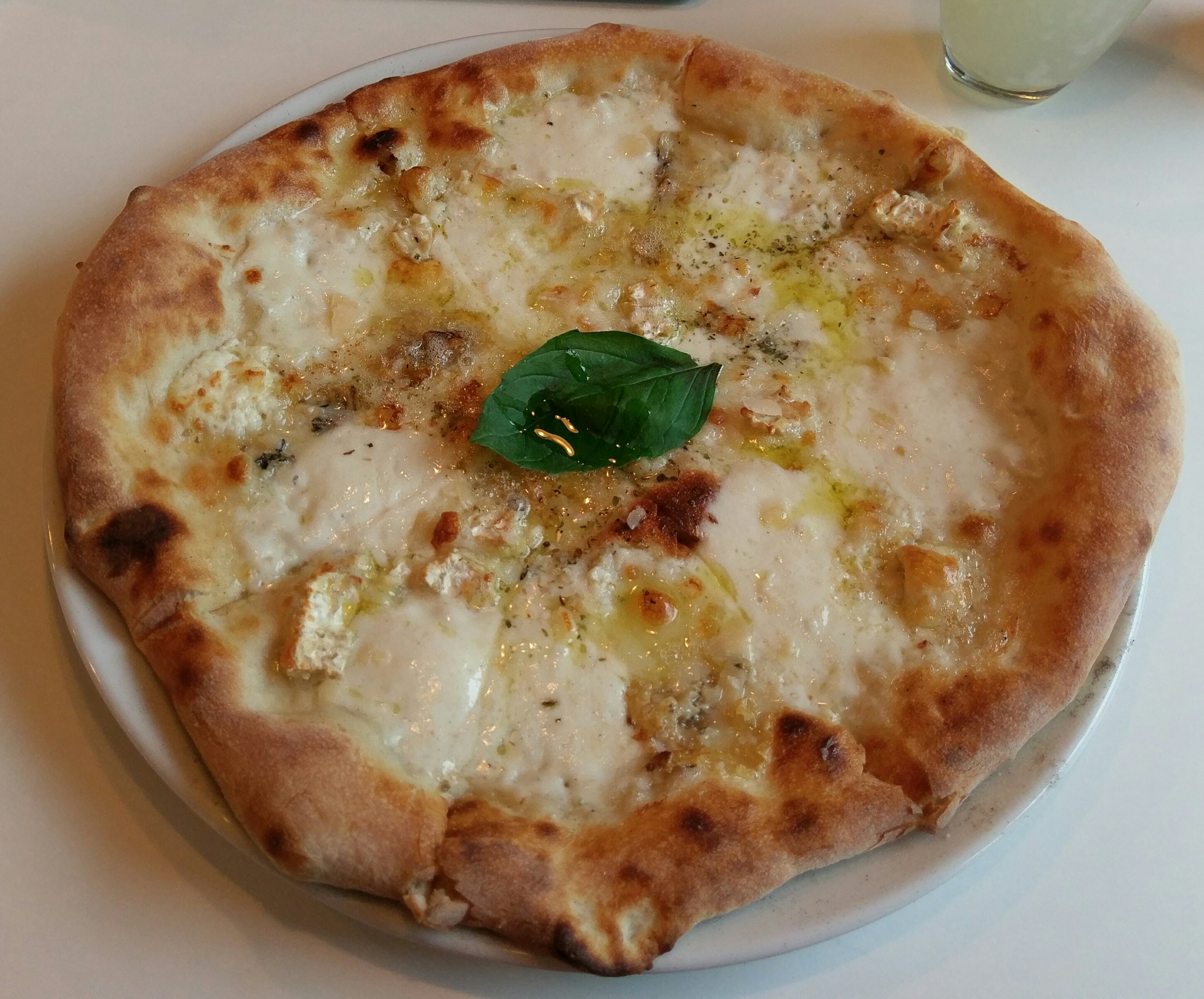 thincrustpizzagoodbasetoppingsareadven