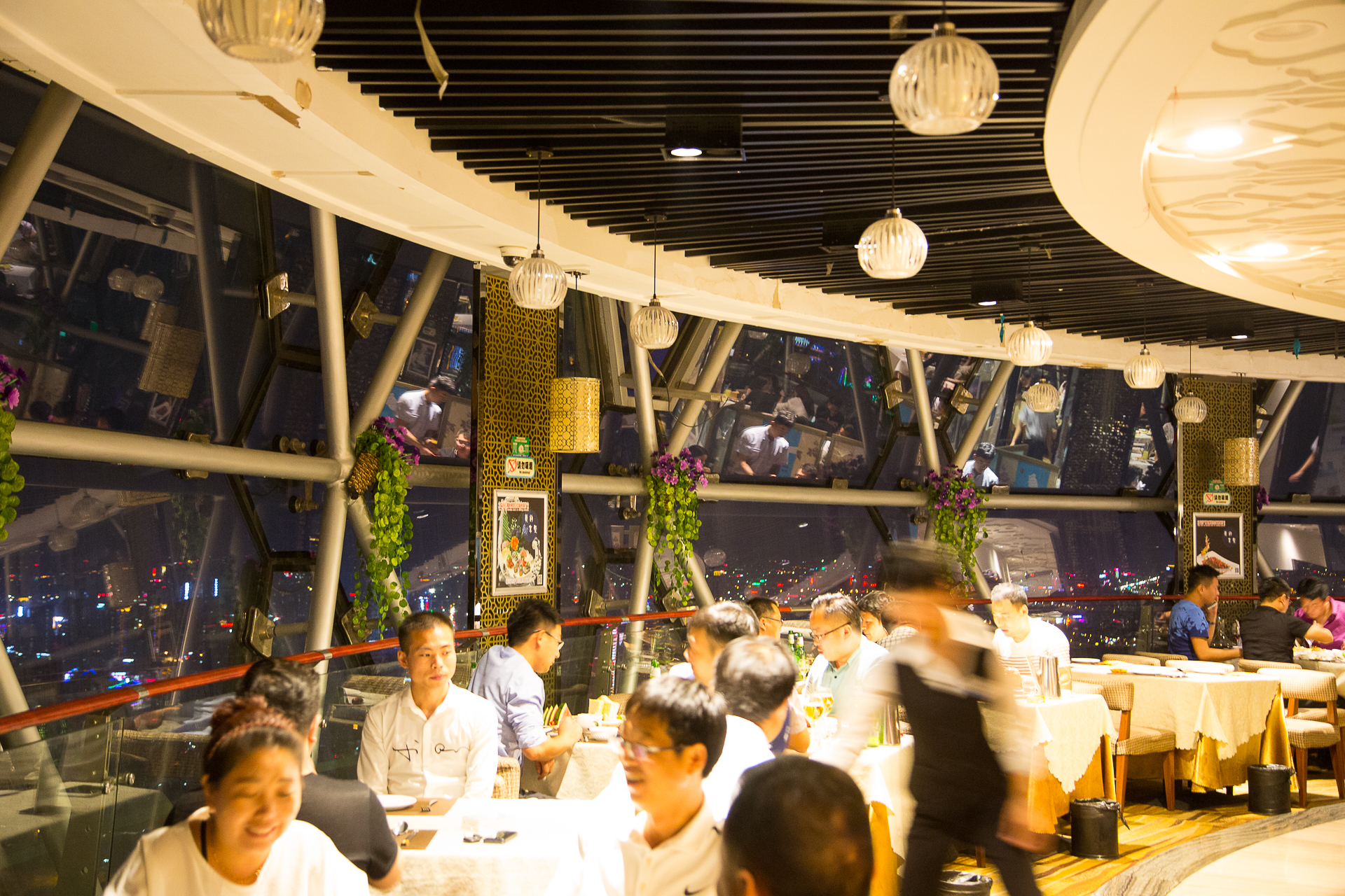 2023吉隆坡塔旋转餐厅美食餐厅,旋转餐厅是自助餐，品种非常...【去哪儿攻略】