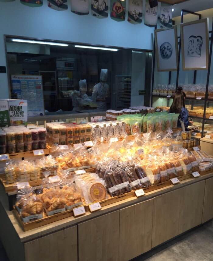 仟吉的味道一直还行不算特别好吃也不难吃拿面包的时候一定要注意生产