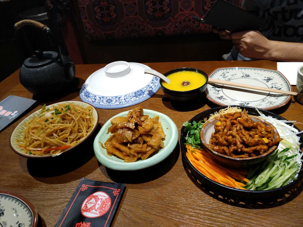 2022額娘春餅·烤鴨(西美花街店)美食餐廳,環境很好,味道不錯,中間還.