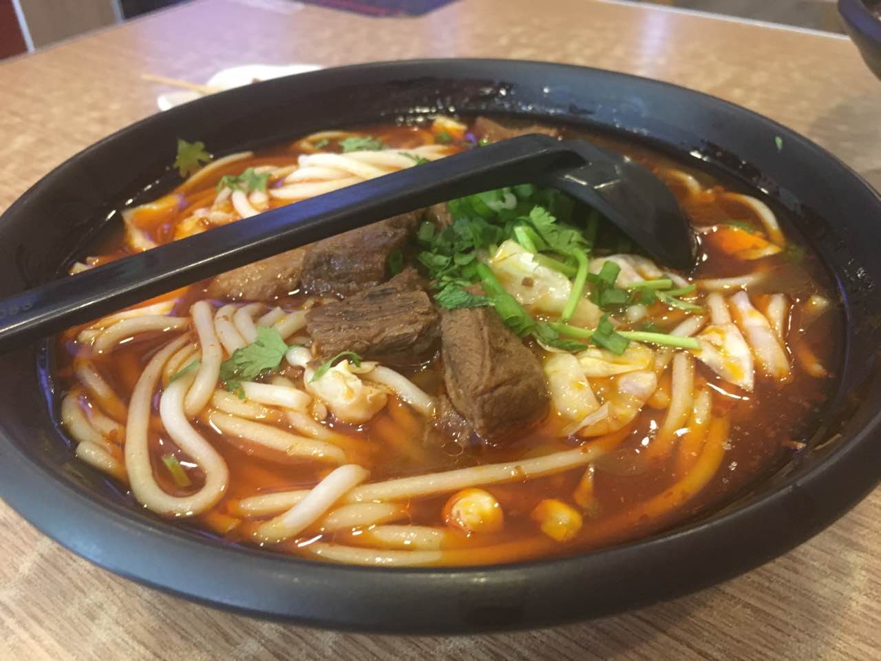 招牌牛肉粉一向很好,但希望套餐里的裙带菜还是能换成蕨菜啊啊啊蕨菜