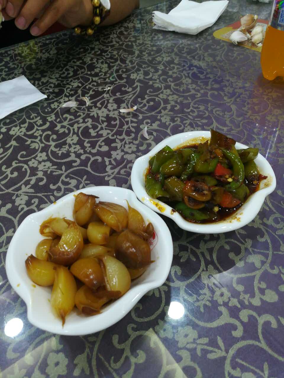 我是张掖人哦,强烈推荐卤肉炒炮,味道还是很正宗的,酱香卤肉,味道很香