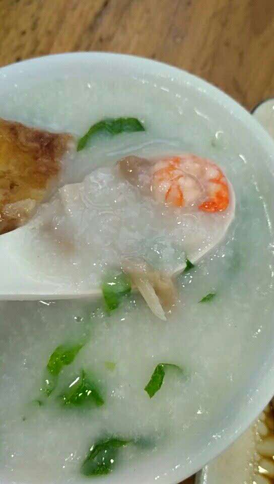 新推出的象拔蚌鲜虾粥就不行了,象拔蚌很腥,还好粥不太腥,分量还是有
