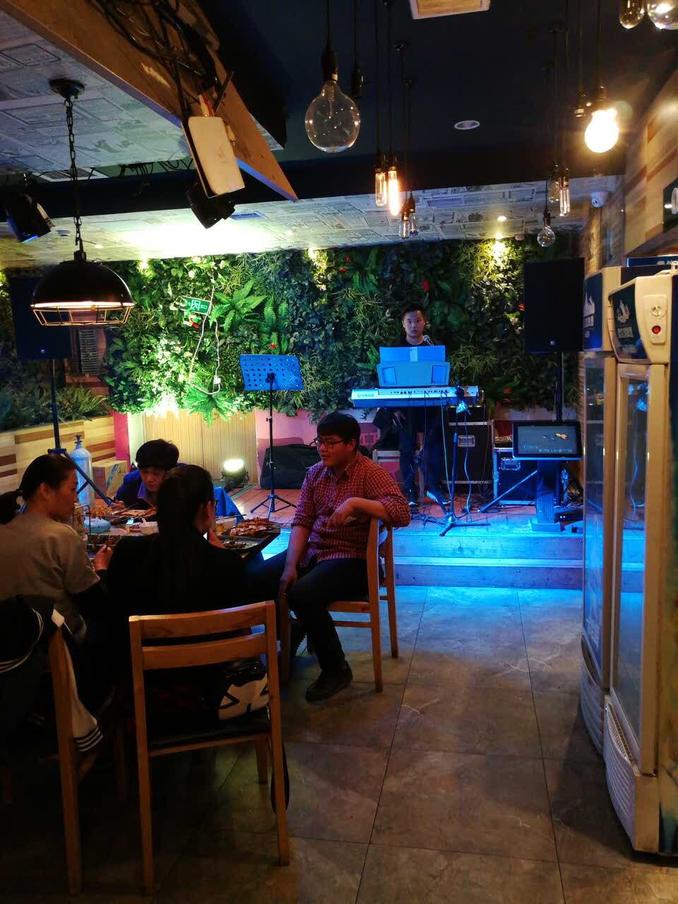 2022牙缝烧烤俱乐部(矿大店)美食餐厅,环境很好,味道也不错.带小.