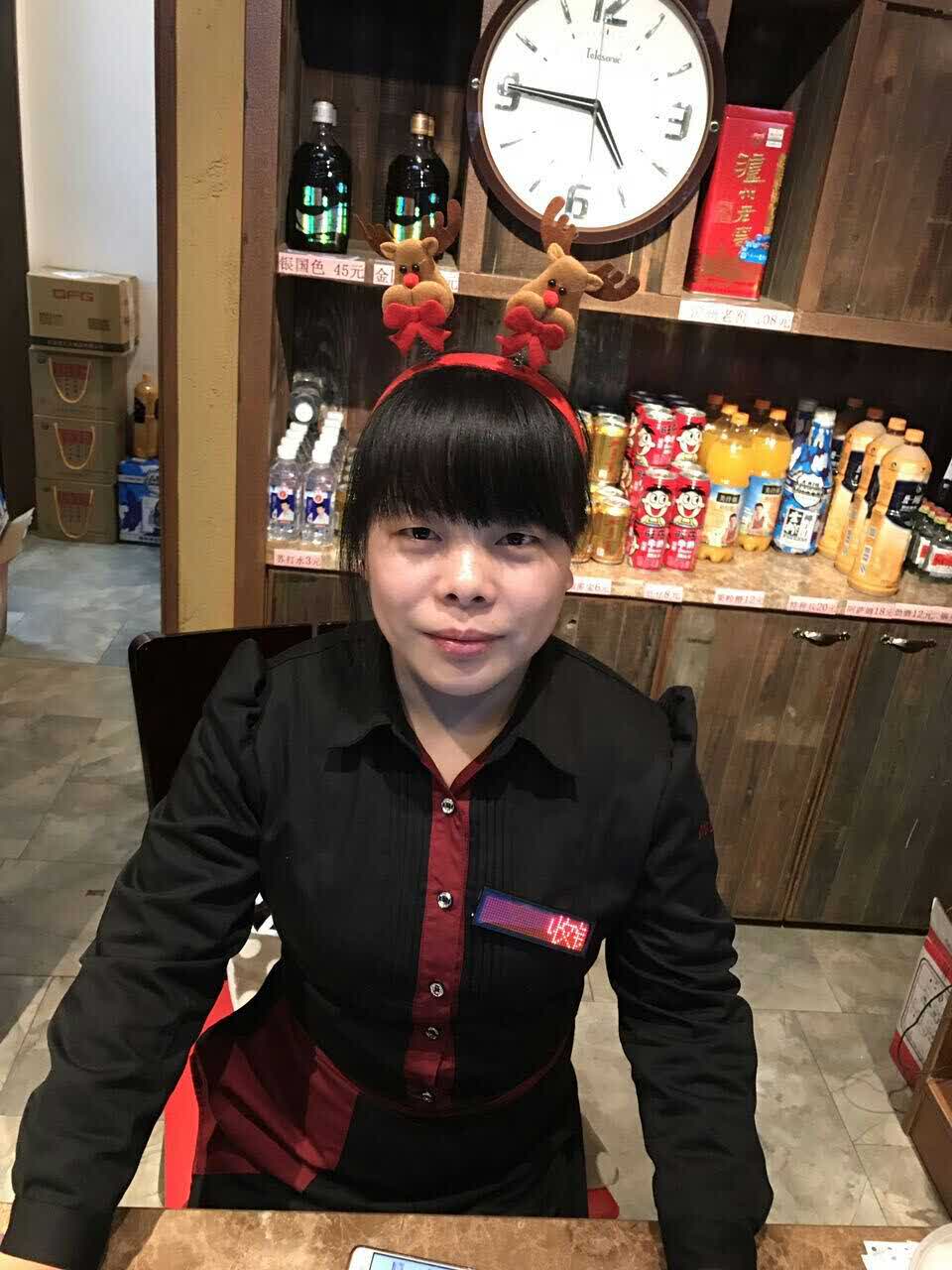 收银员和气,圣诞节头饰很可爱,很配合拍照,环境也很漂亮
