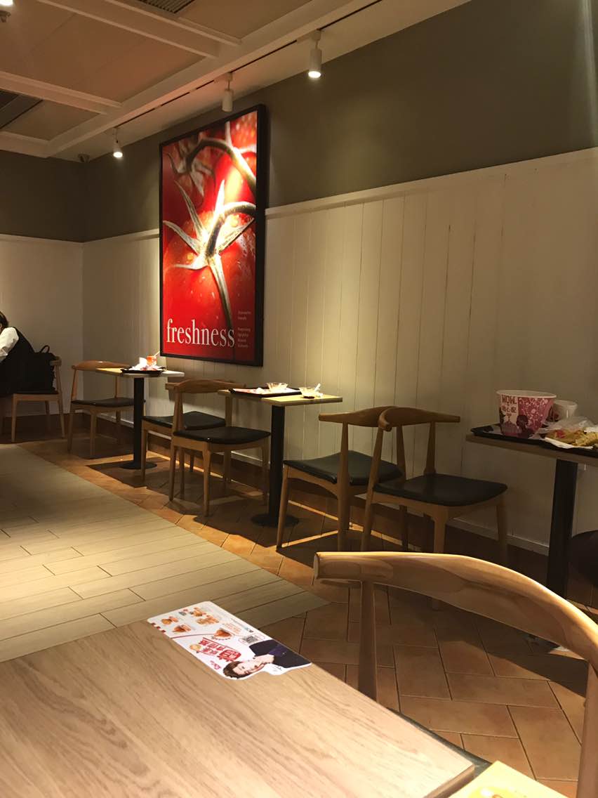 2021肯德基甜品站(滨江东店店)美食餐厅,可惜还没下水就下雨只能打道.